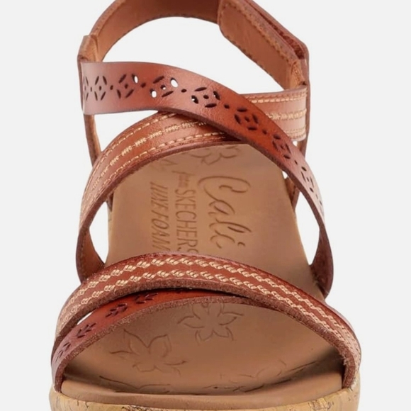 Skechers Women's Beverlee Delicate Glow Sandal. Size 11 - Picture 6 of 7